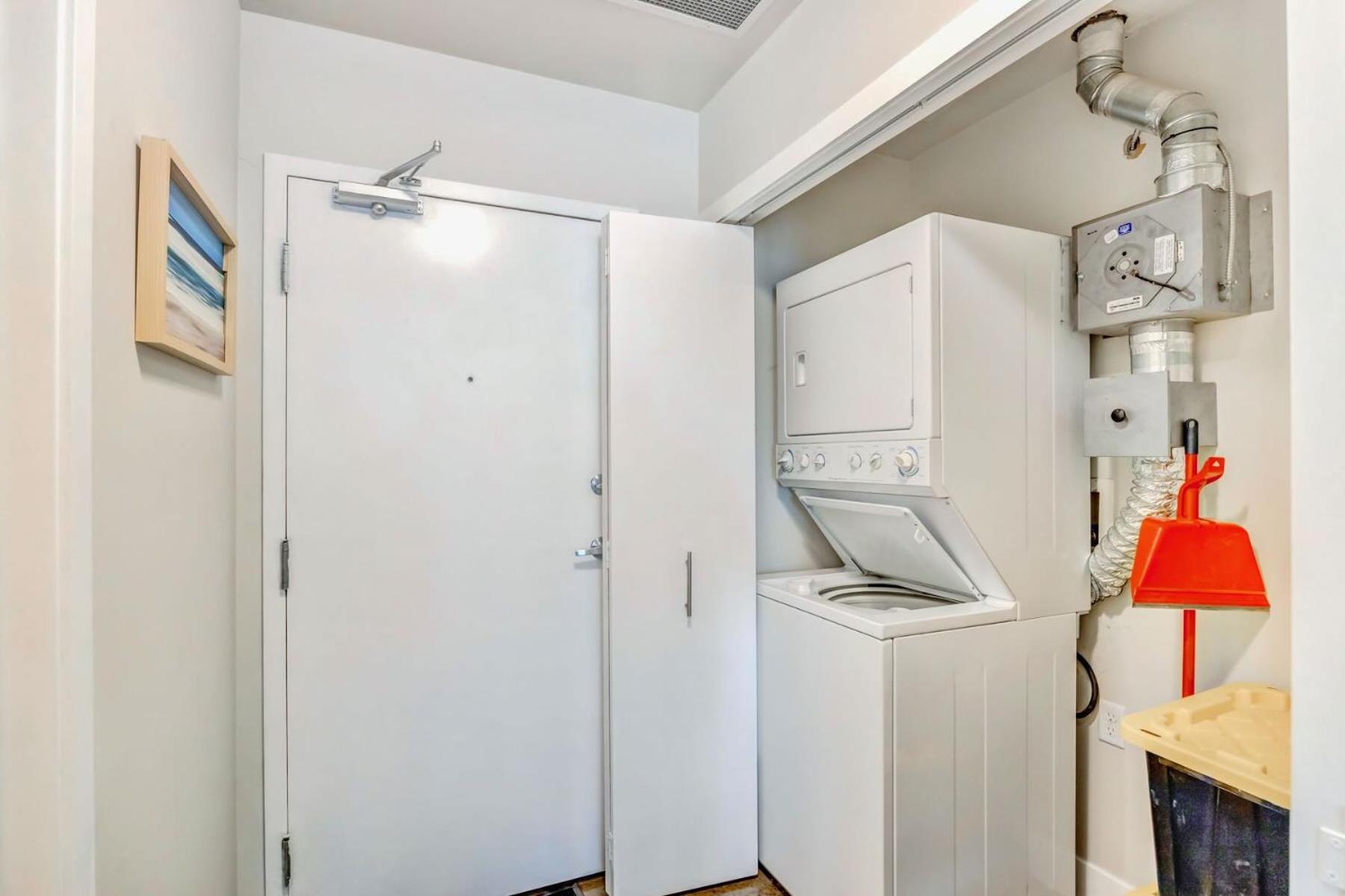 Luxury 2br - King Bed - Stunning Views Hébergement de vacances Calgary