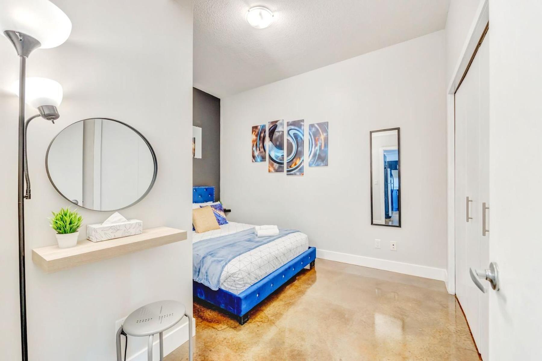 Luxury 2br - King Bed - Stunning Views Hébergement de vacances Calgary