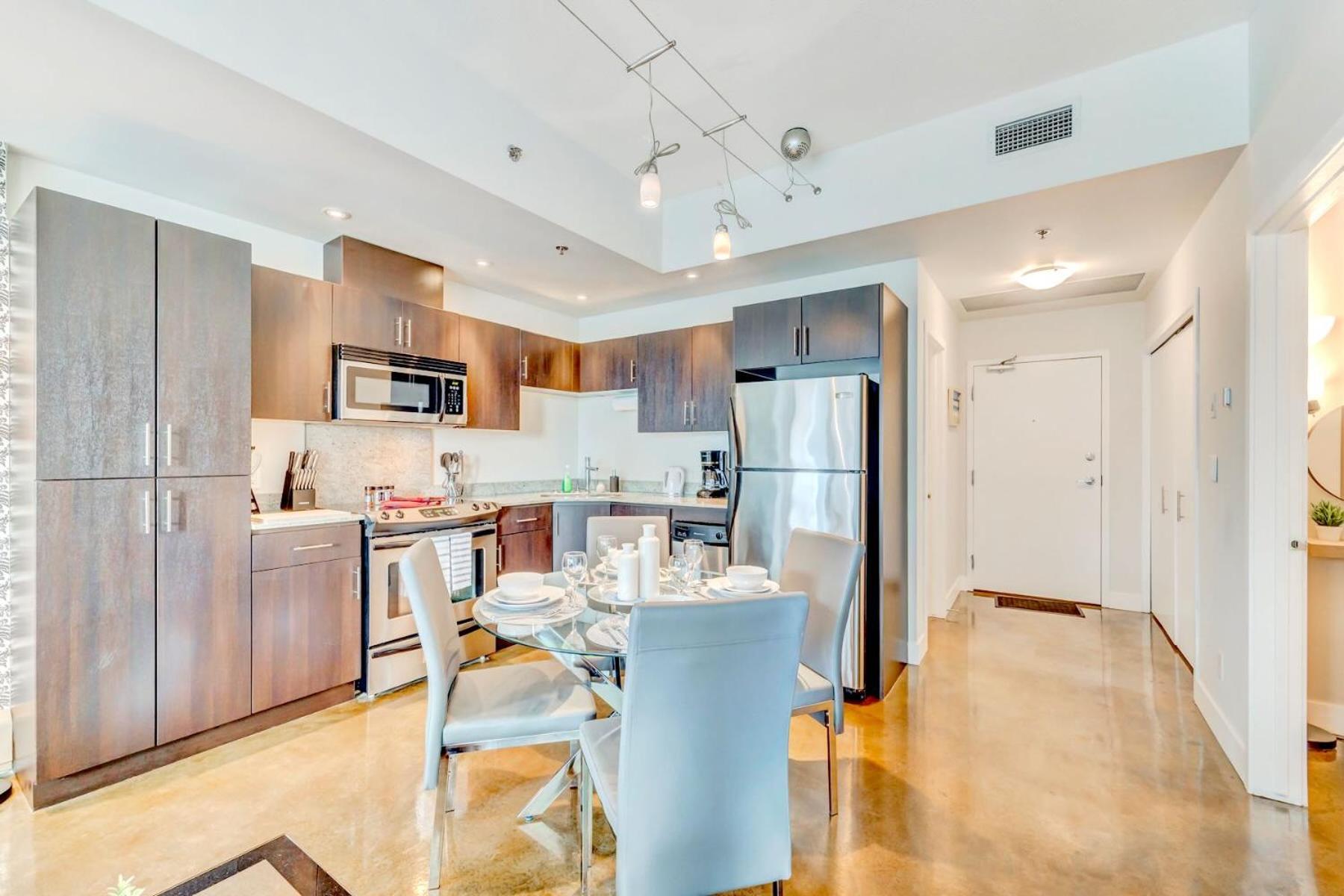 Luxury 2br - King Bed - Stunning Views *